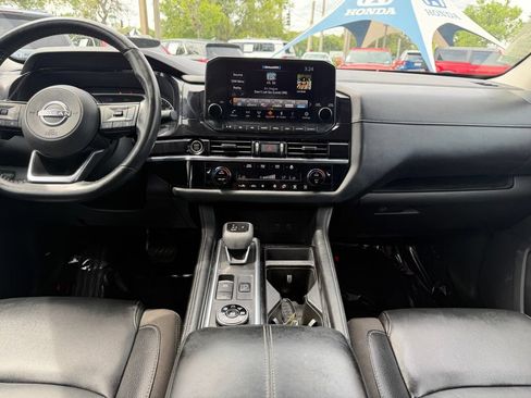 Used 2023 Nissan Pathfinder SL w/ Black Appearance Package AWD/4WD image 14