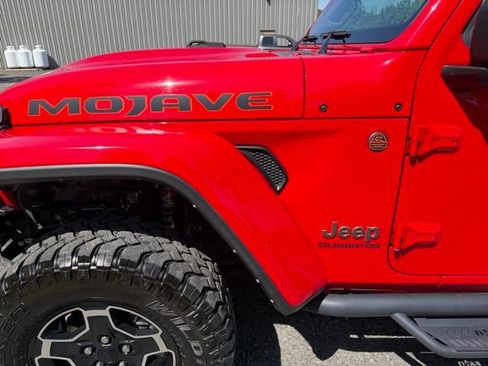 Used 2022 Jeep Gladiator Mojave w/ Dual Top Group AWD/4WD image 9
