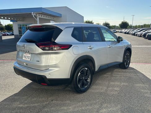 Used 2025 Nissan Rogue SV AWD/4WD image 5