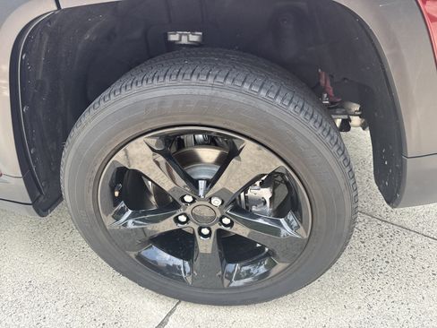 Used 2023 Jeep Grand Cherokee Altitude RWD image 19