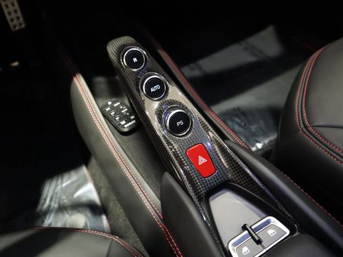 Used 2022 Ferrari F8 Tributo image 34