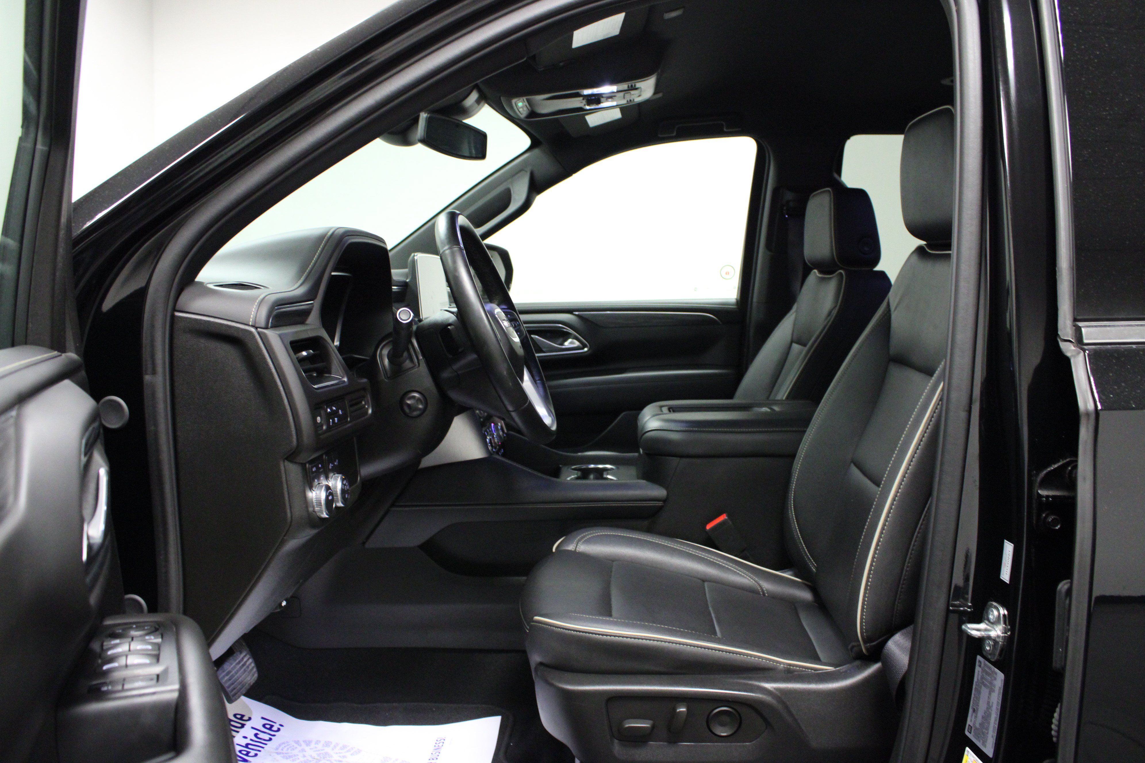 Used 2024 GMC Yukon SLT w/ SLT Luxury Package AWD/4WD image 12