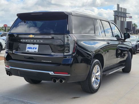 Used 2025 Chevrolet Suburban Premier RWD image 4