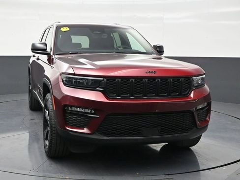 Used 2025 Jeep Grand Cherokee Limited w/ Black Appearance Package RWD image 7