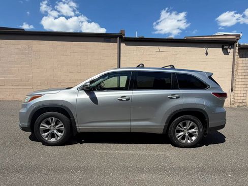 Used 2015 Toyota Highlander XLE AWD/4WD image 4