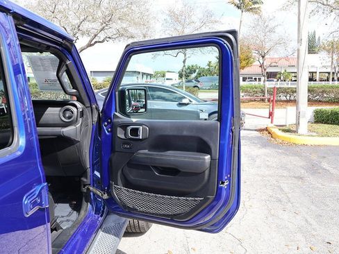Used 2019 Jeep Wrangler Unlimited Sahara AWD/4WD image 20