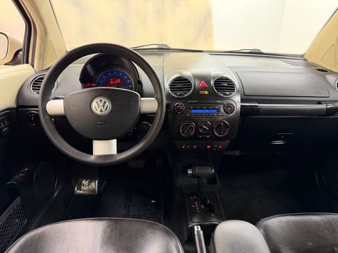 Used 2006 Volkswagen Beetle Coupe w/ Package 1 FWD image 17