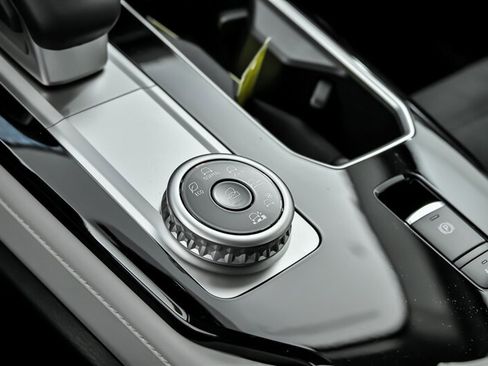 New 2025 Mitsubishi Outlander SE image 25