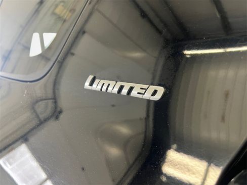 Used 2014 Toyota 4Runner Limited image 12