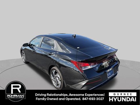 Used 2025 Hyundai Elantra Sport FWD image 6