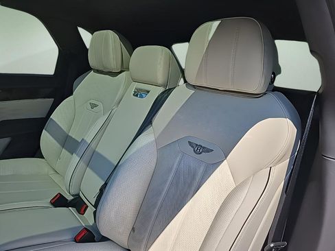 New 2024 Bentley Bentayga Extended Wheelbase image 28