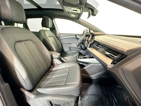 Used 2025 Audi Q4 e-tron Premium Plus image 26