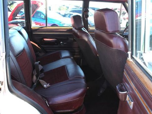 Used 1990 Jeep Grand Wagoneer AWD/4WD image 30