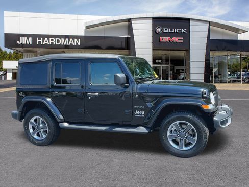 Used 2022 Jeep Wrangler Unlimited Sahara w/ Cold Weather Group image 3