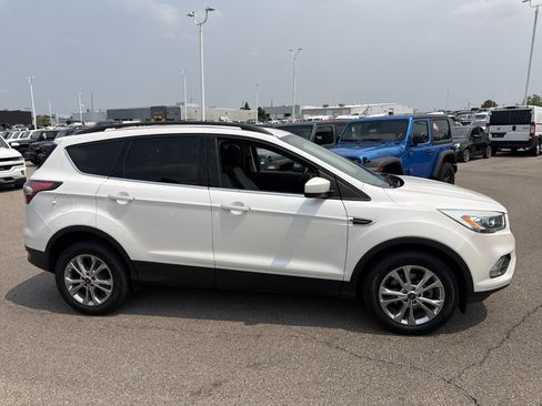 Used 2017 Ford Escape SE w/ Equipment Group 201A FWD image 12