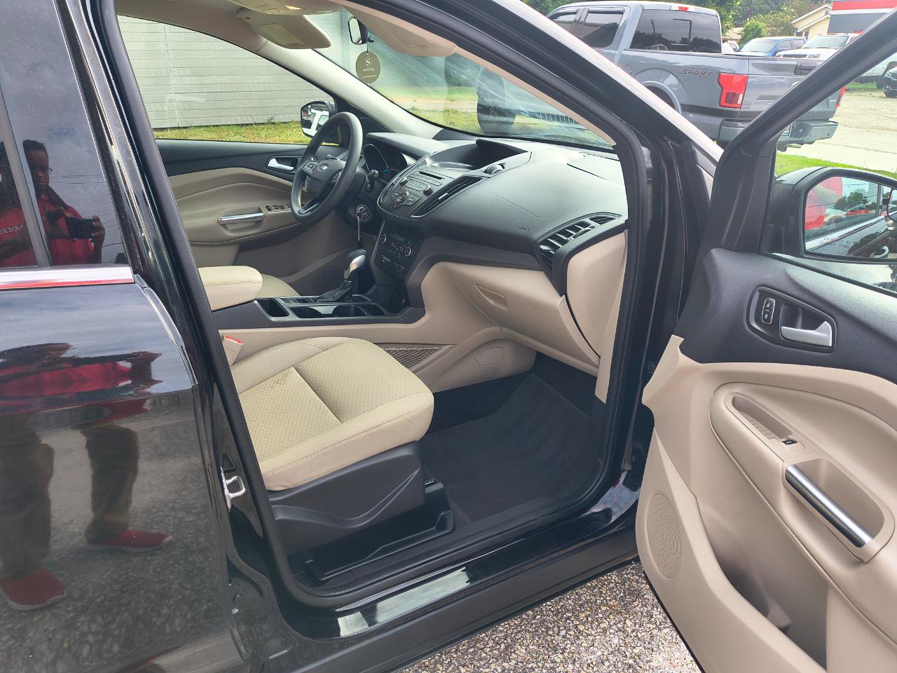 Used 2018 Ford Escape SE FWD image 9