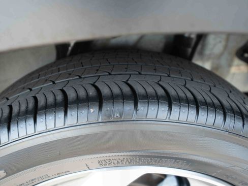 Used 2025 Hyundai Venue SEL FWD image 30