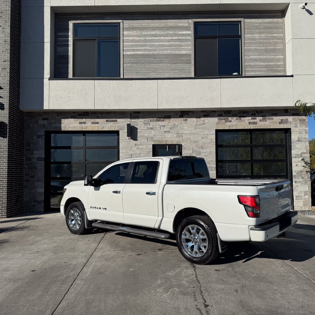 Used 2020 Nissan Titan SL w/ Moonroof Package AWD/4WD image 5