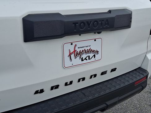 Used 2025 Toyota 4Runner SR5 AWD/4WD image 30