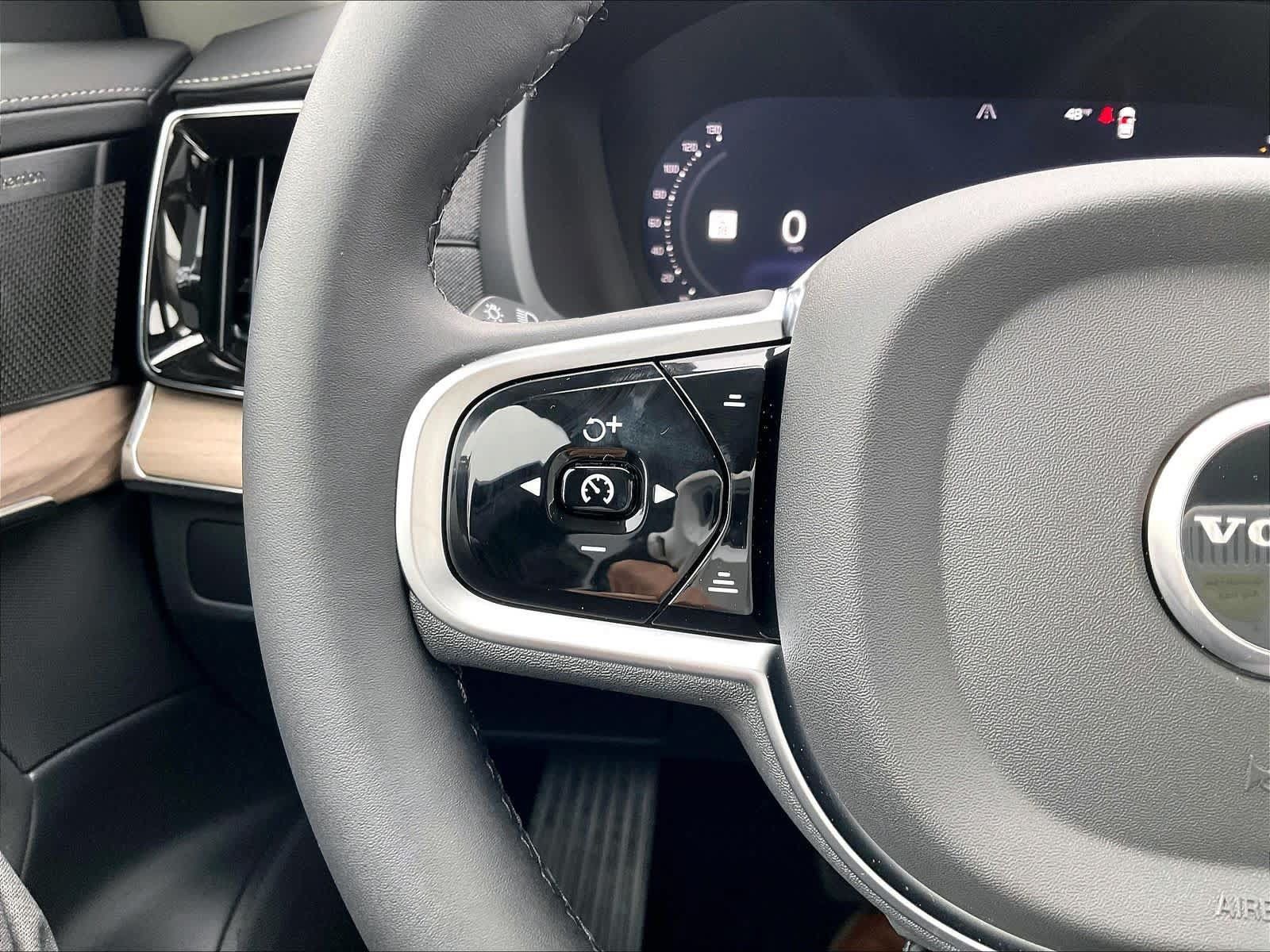 New 2026 Volvo XC90 B5 Plus w/ Protection Package AWD/4WD image 17