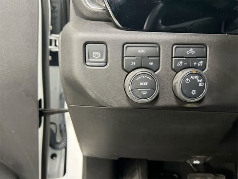 Used 2024 Chevrolet Silverado 1500 LT image 18