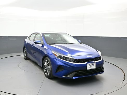 Certified 2023 Kia Forte LXS image 3