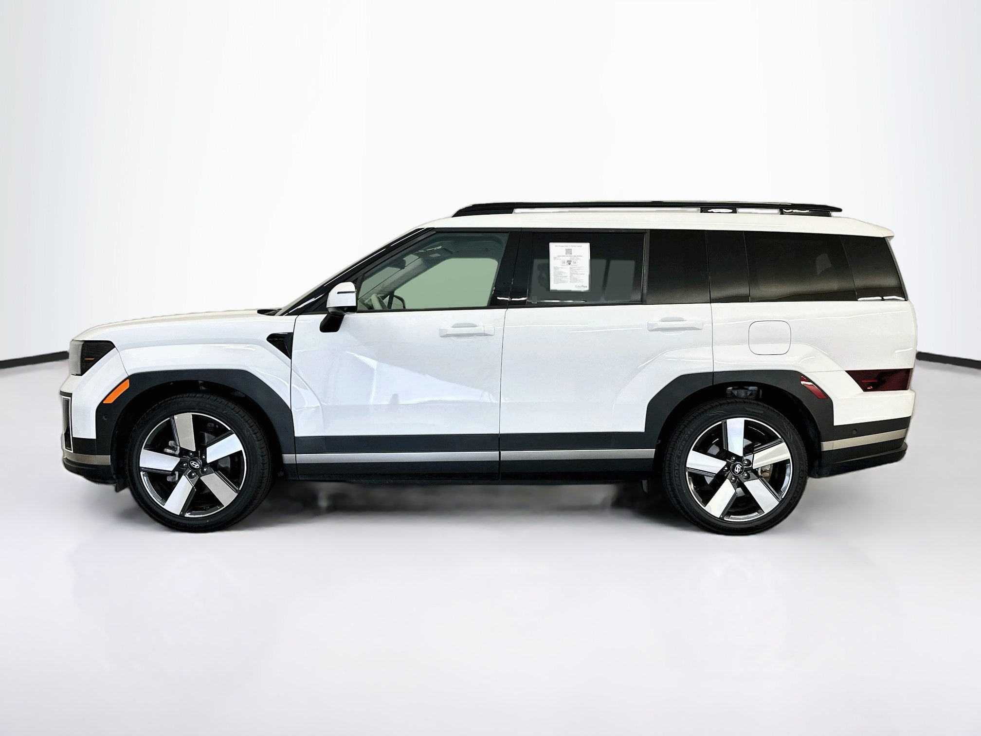 Used 2025 Hyundai Santa Fe Limited AWD/4WD image 4