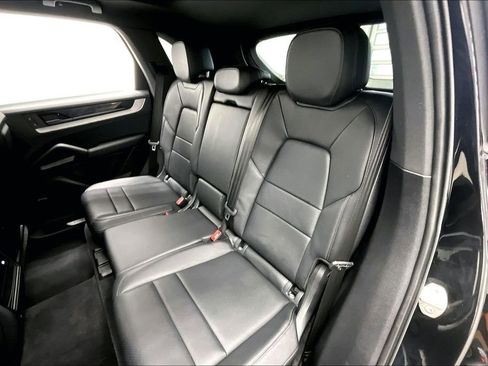 Used 2024 Porsche Cayenne image 27