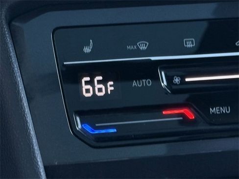 Used 2022 Volkswagen Tiguan SE R-Line image 19