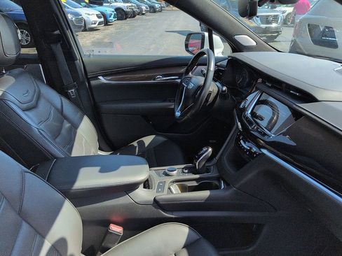 Used 2022 Cadillac XT6 Premium Luxury w/ Platinum Package AWD/4WD image 7