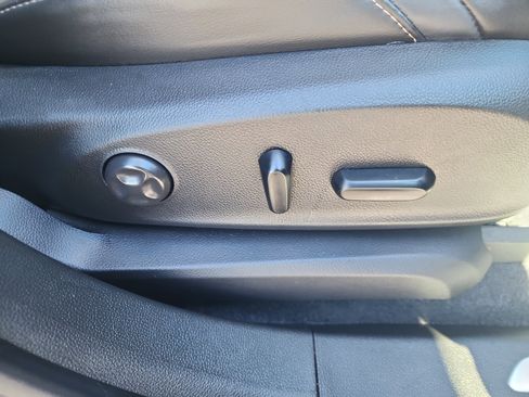 Used 2018 Buick Envision Essence FWD image 34