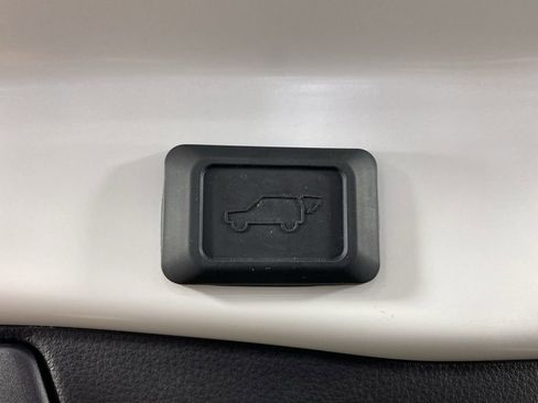 Used 2023 Toyota RAV4 SE w/ Weather & Moonroof Package image 29