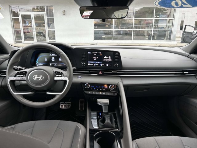 Certified 2026 Hyundai Elantra SEL Sport Premium FWD image 17