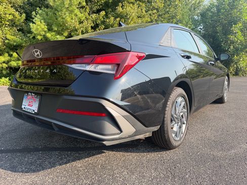 Used 2024 Hyundai Elantra SEL FWD image 14