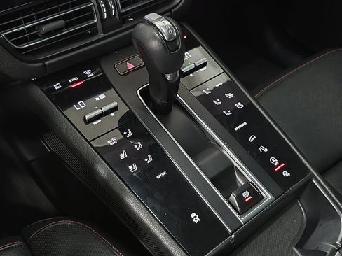 Used 2022 Porsche Macan AWD/4WD image 20
