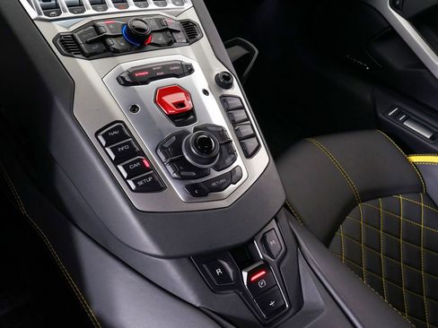 Used 2018 Lamborghini Aventador S AWD/4WD image 24