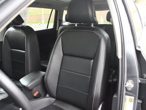 Used 2021 Volkswagen Tiguan SE w/ Panoramic Sunroof Package AWD/4WD image 17