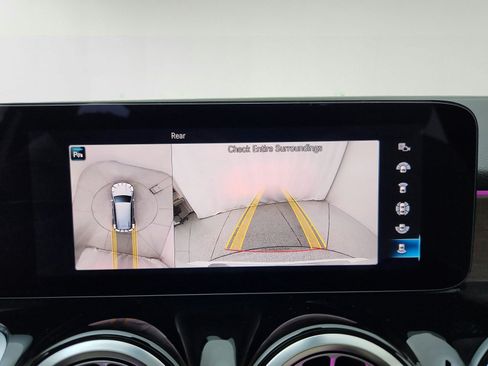 Used 2023 Mercedes-Benz GLB 250 image 35