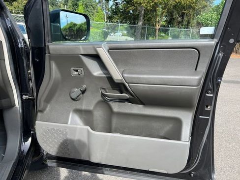 Used 2005 Nissan Titan XE w/ (W02) Preferred Pkg AWD/4WD image 30