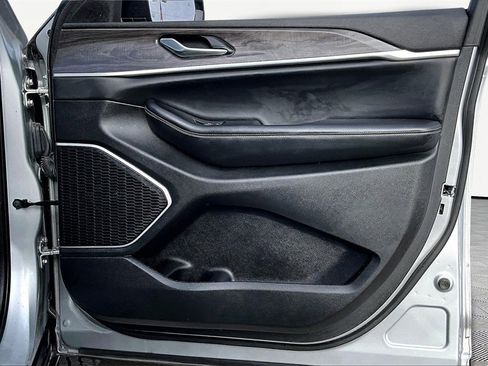 Used 2022 Jeep Grand Cherokee L Limited image 24