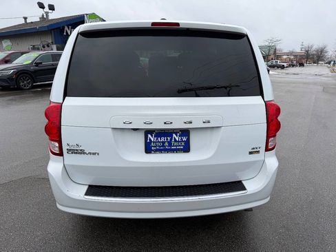 Used 2017 Dodge Grand Caravan SXT image 6