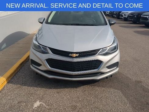 Used 2017 Chevrolet Cruze LT w/ Convenience Package FWD image 11