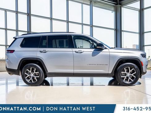 Used 2023 Jeep Grand Cherokee L Limited w/ Trailer Tow Group (B) AWD/4WD image 31