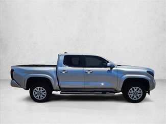 Used 2025 Toyota Tacoma SR5 AWD/4WD video 4