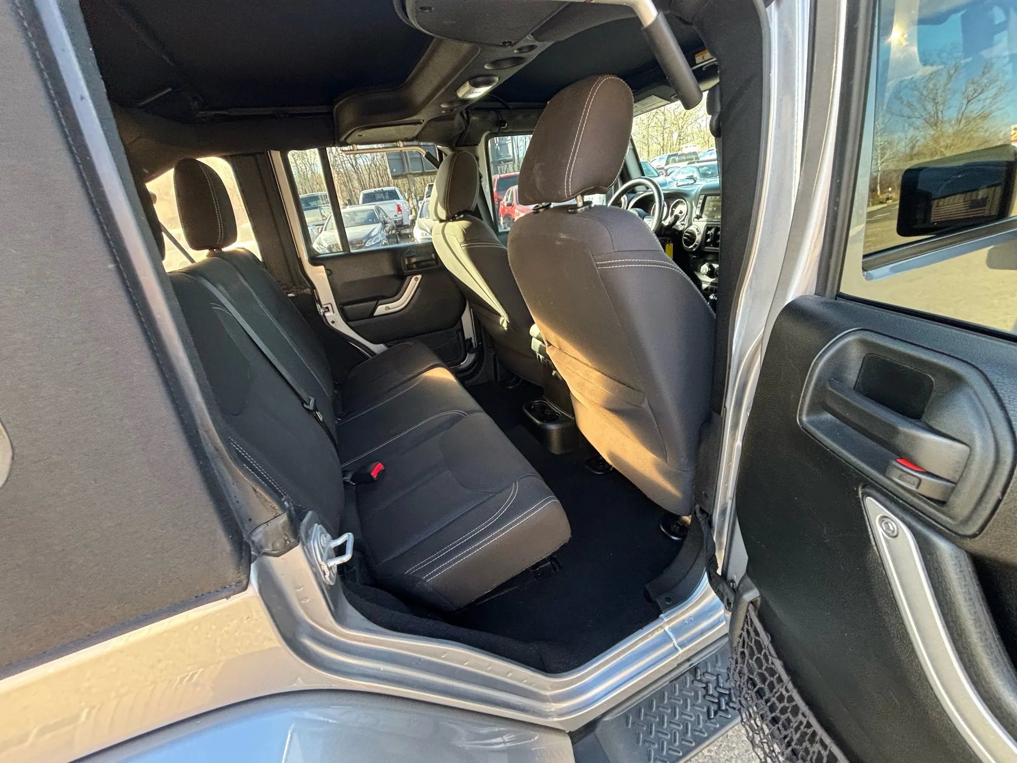 Used 2017 Jeep Wrangler Unlimited Sahara w/ Connectivity Group AWD/4WD image 33