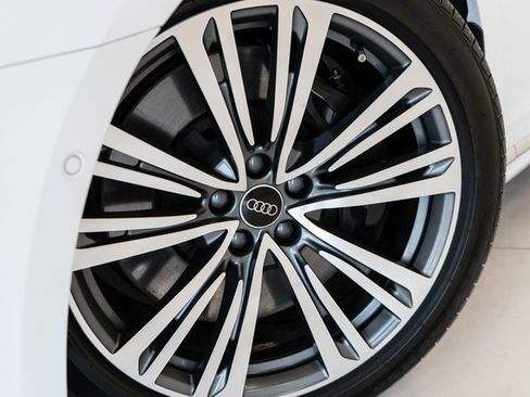 Used 2021 Audi A8 L 4.0T image 2