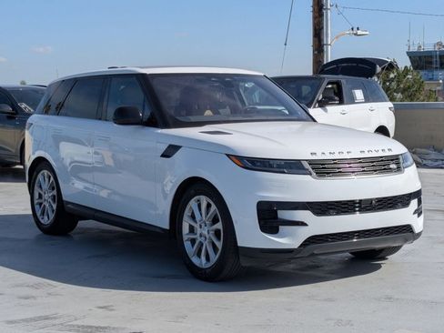 Used 2023 Land Rover Range Rover Sport SE image 3