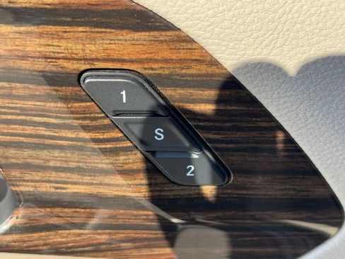 Used 2023 Chrysler Pacifica Limited image 24