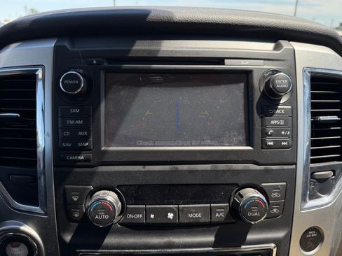 Used 2018 Nissan Titan SV w/ SV Convenience Package RWD image 19