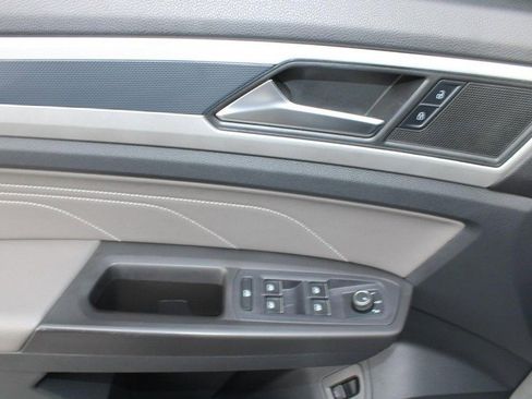 Used 2022 Volkswagen Atlas Cross Sport SEL R-Line image 10